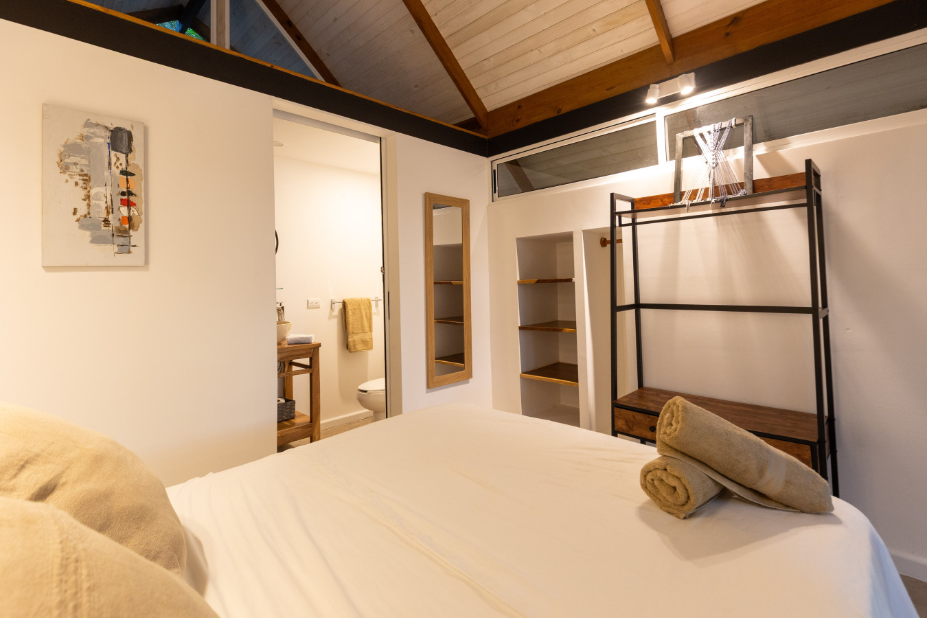 Casa Lumina: Cozy 1BR - property photo 11