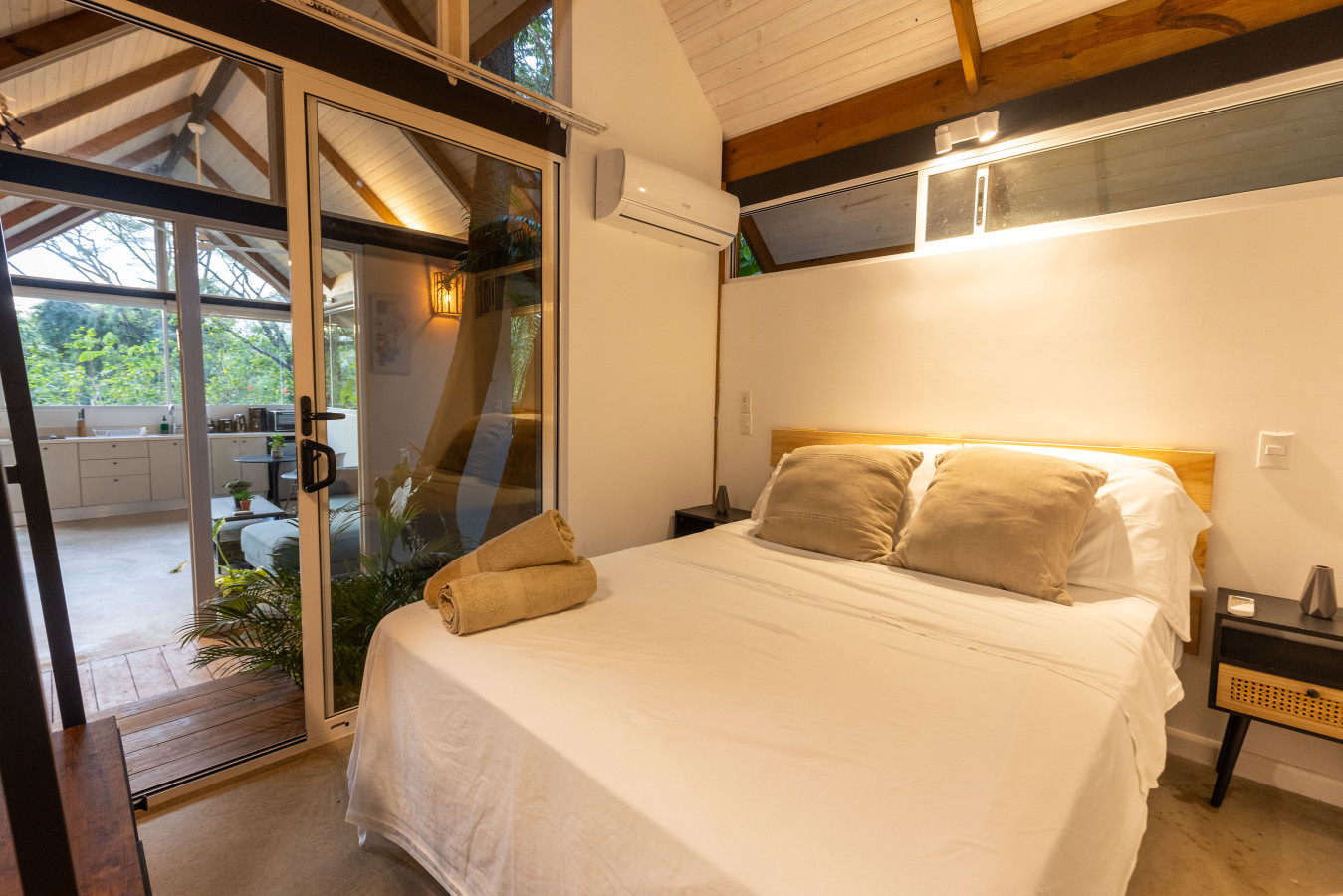 Casa Lumina: Cozy 1BR - property photo 12