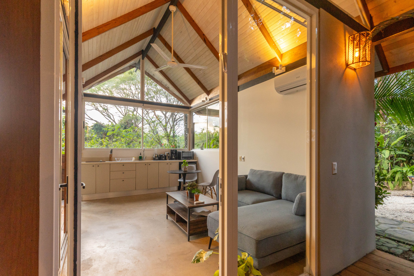 Casa Lumina: Cozy 1BR - property photo 4