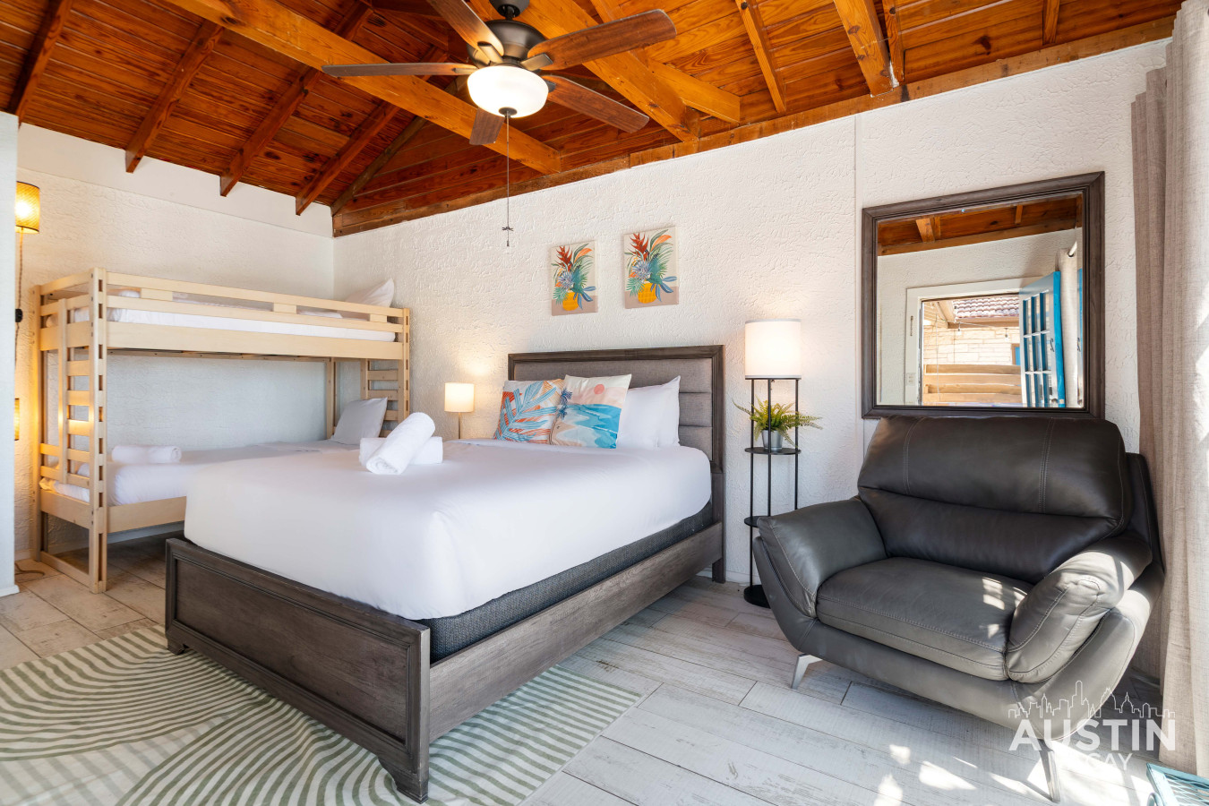 Charming Waterfront Bungalow With Waterpark Access - Cozy Retreat - Austin, TX