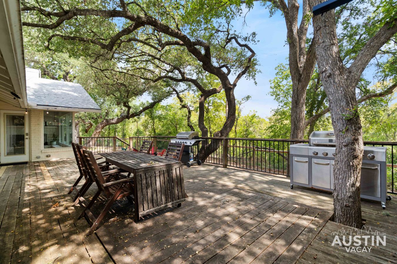 Charming Backyard Oasis With Firepit And Deck - Inviting Hideaway - Austin, TX