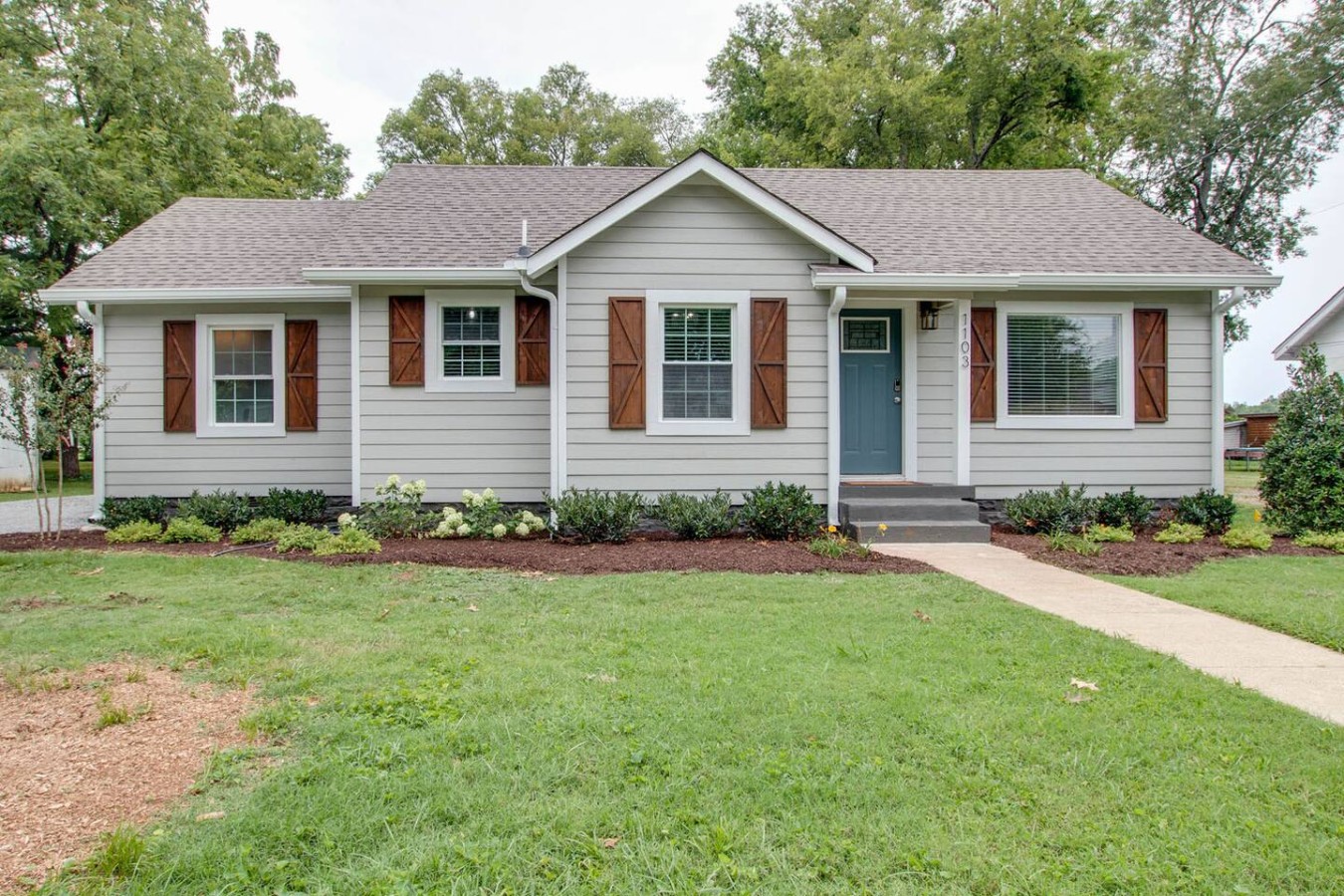 Welcome to the Leaf Lodge! This newly remodeled 3 bed/2 bath home in the heart of Murfreesboro is closely located to MTSU and the downtown square. The perfect home for a large family or two families that are traveling together.
