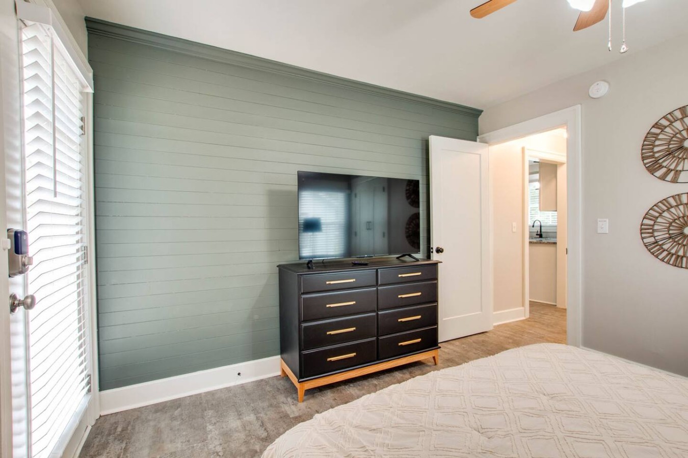 "The Leaf Lodge was perfect for our family visit to town. It was clean, well-appointed, and close to everything we needed. The backyard was big, private, and had beautiful sunset views. We’d certainly stay here again." Elliott 2023
