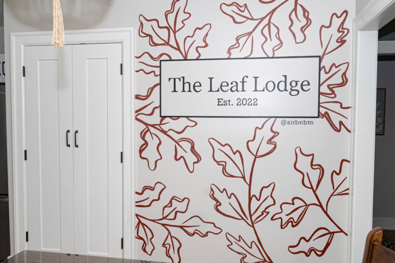 Admire the vibrant mural at Leaf Lodge, adding a touch of nature's beauty to your stay. Each custom mural is crafted to enhance your experience, making this space uniquely yours. ✨"