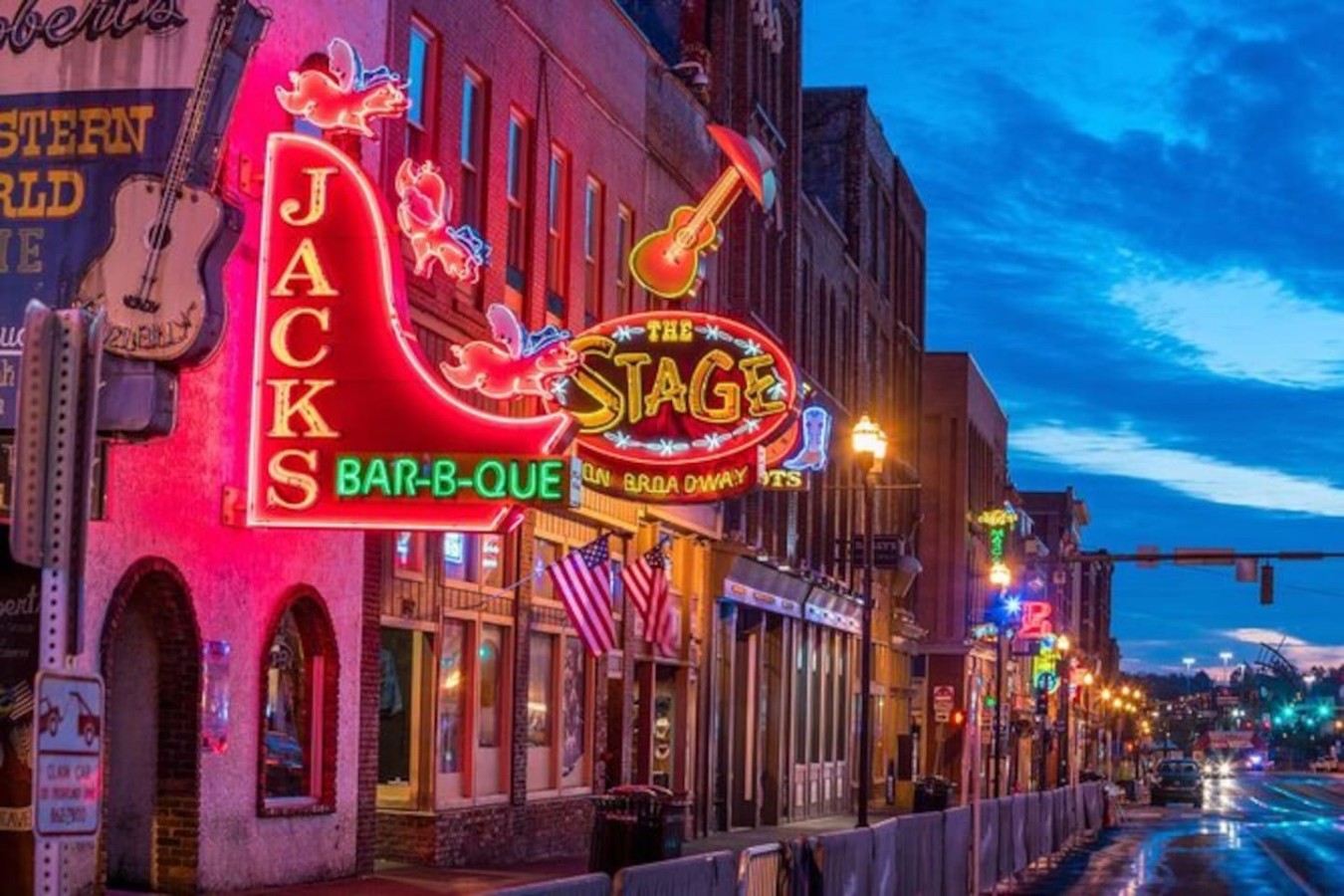 Only 35 minutes to Broadway in Nashville! Dive into the vibrant nightlife, enjoy live music, and savor some of the best BBQ in town. Perfect for a night of honky-tonkin' and unforgettable experiences!