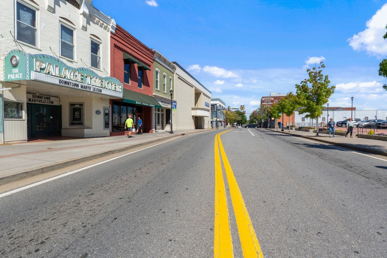 Broadway Avenue offers plenty of walkable options with its charming, clean, and safe streets. Explore the local shops, restaurants, and theaters just steps away from your stay, and enjoy the vibrant atmosphere of downtown Maryville.