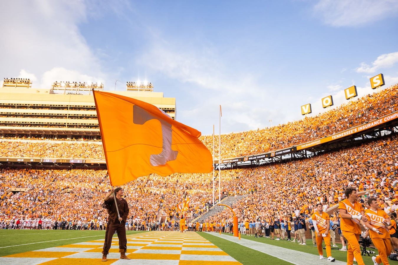 Stay with us for UT Football!
Game-day shuttles from Foothills Mall start 4 hrs before kickoff — last bus leaves 1 hr before.