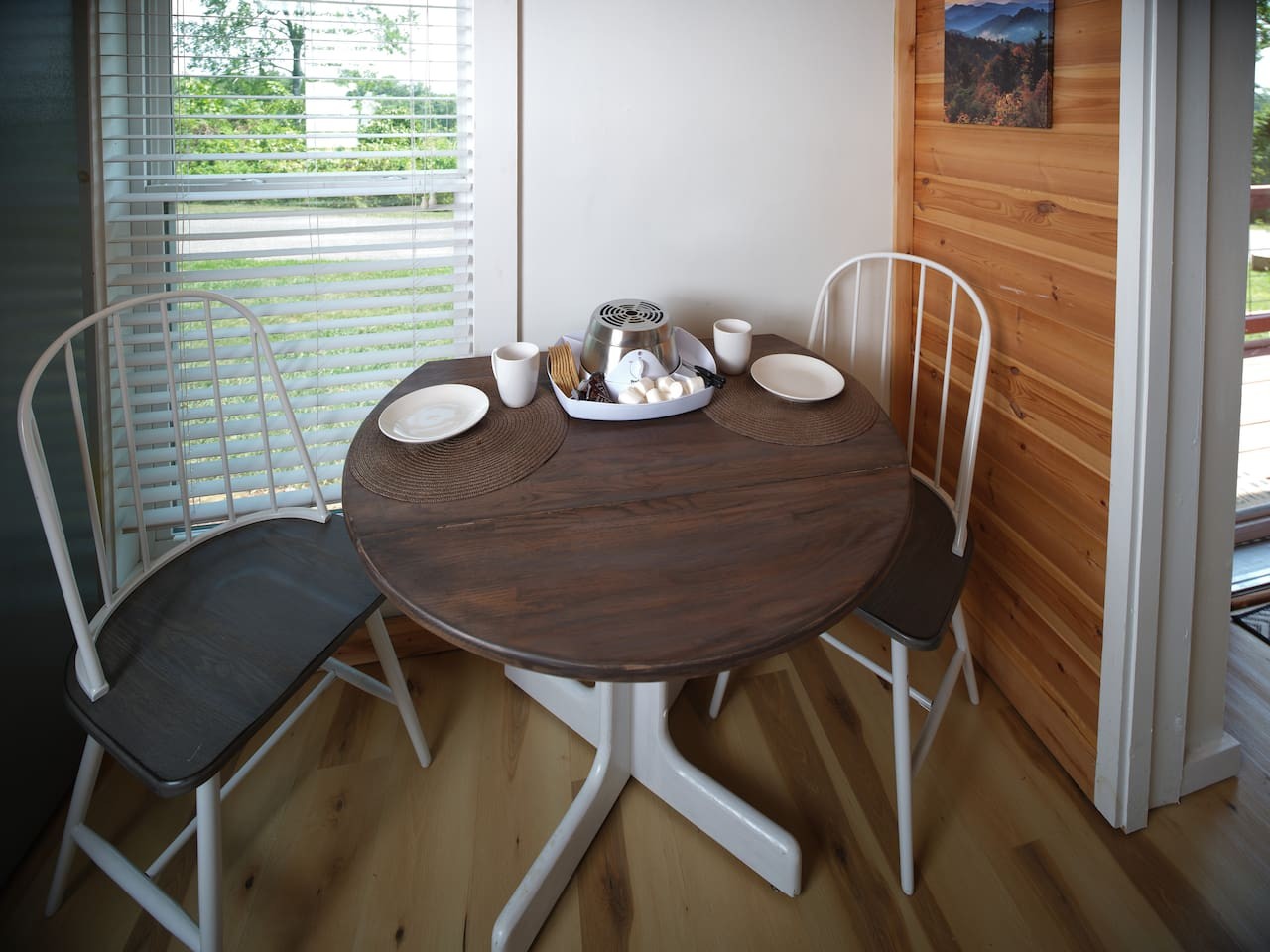 Table for 2 please! Additional seating is available in the living room.