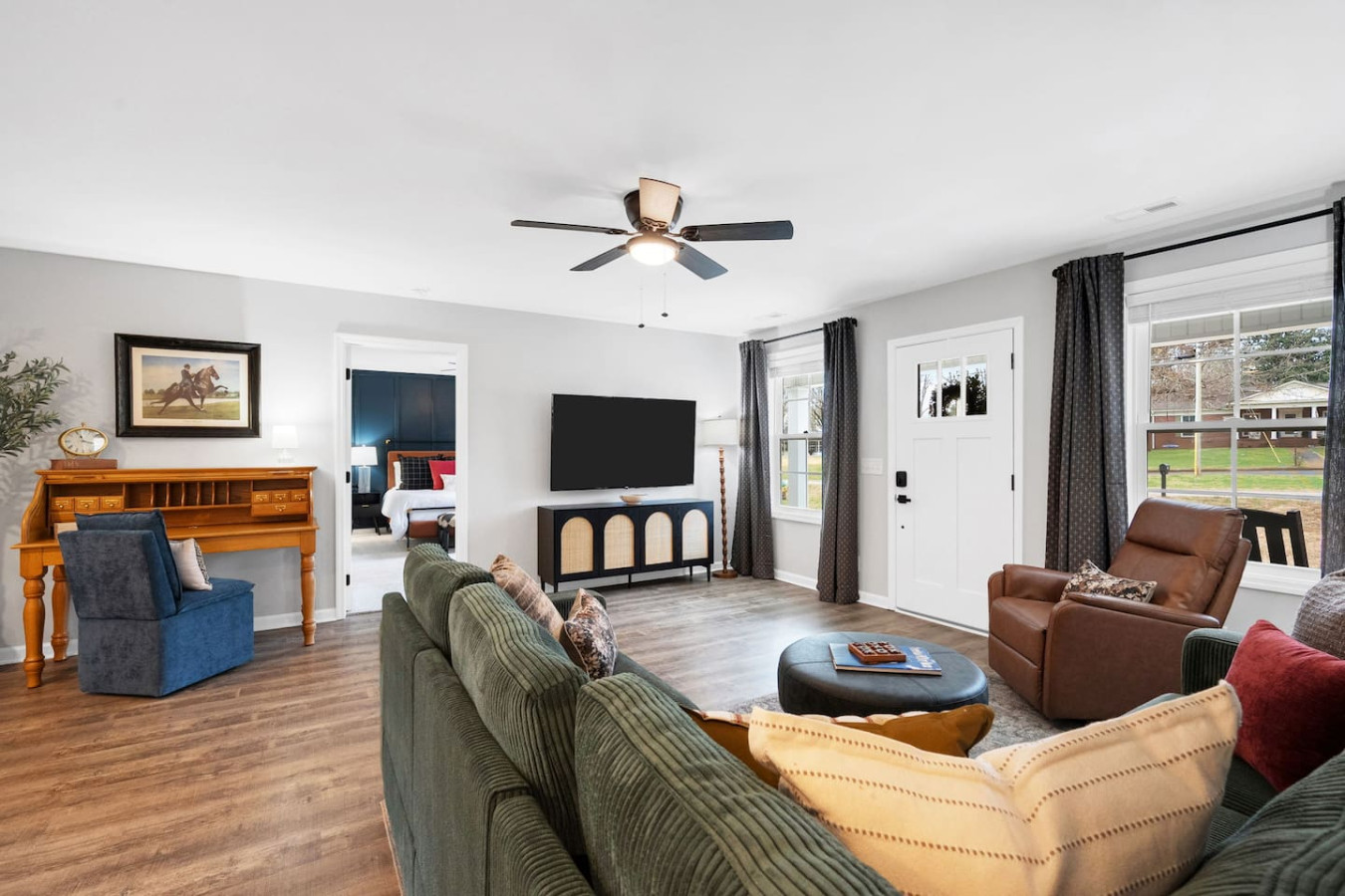 Plenty of seating for 8 around the TV if you maximize the sleeping capacity.