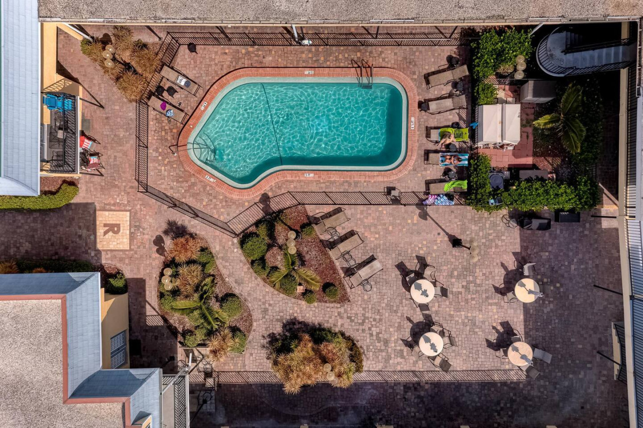 🌴✨ COZY BEACHSIDE GETAWAY WITH VINTAGE CHARM – ROYAL ORLEANS #212 ✨🏖️