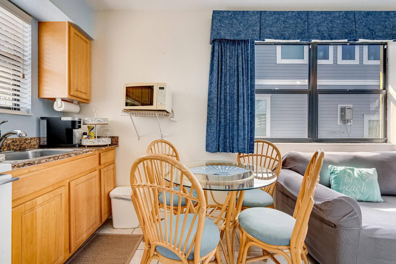 Cozy Beachside Getaway with Vintage Charm | Photo 2