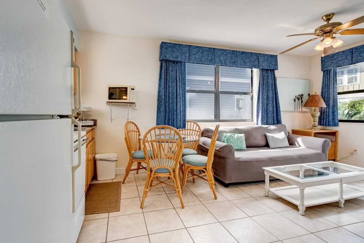 🌴✨ COZY BEACHSIDE GETAWAY WITH VINTAGE CHARM – ROYAL ORLEANS #212 ✨🏖️ 2