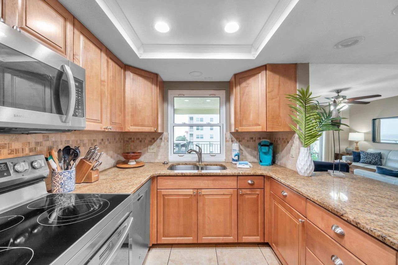 🌅 Catch Every Sunset from a Large Wraparound Balcony 6