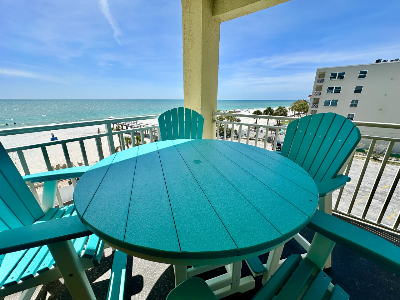 🌅 Catch Every Sunset from a Large Wraparound Balcony