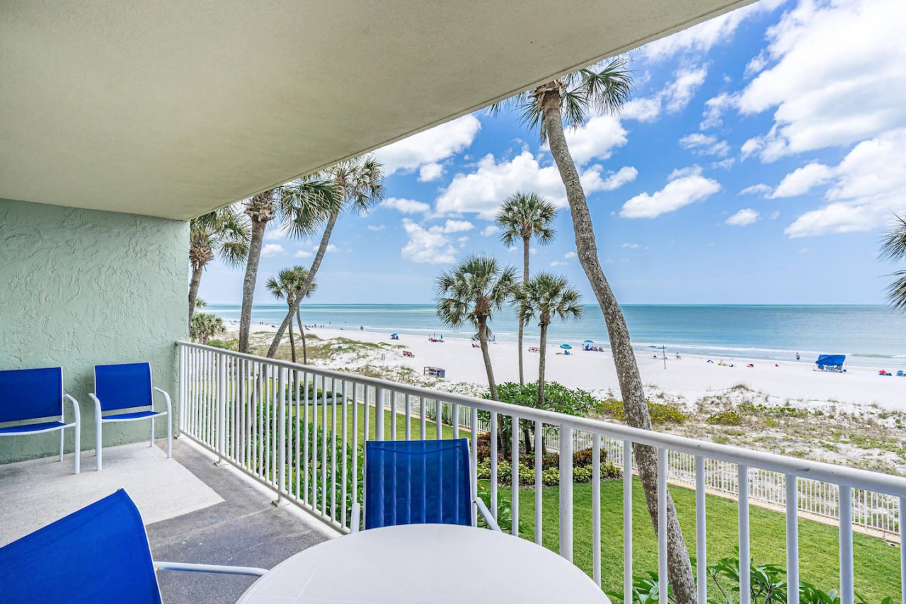 Ultimate Family Getaway: Stunning 3-Bed, 2-Bath in Indian Shores