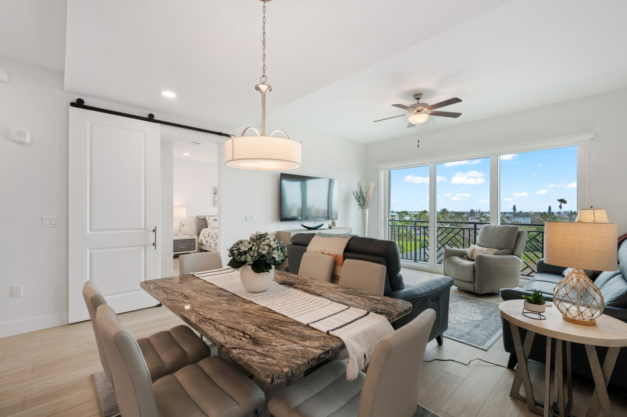 Your New Perfect Beach Getaway: Elegant 2-Bed, 2-Bath Condo 3
