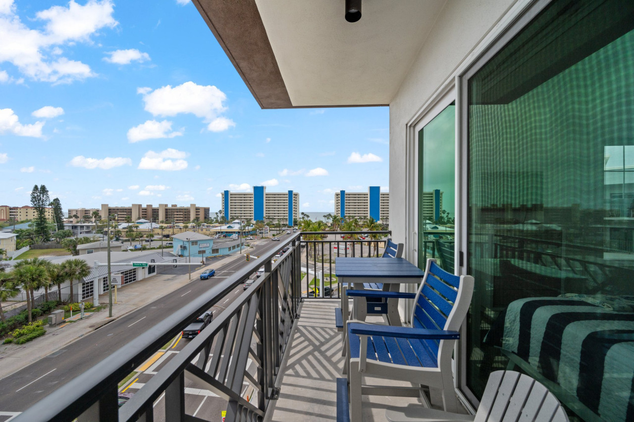 Your New Perfect Beach Getaway: Elegant 2-Bed, 2-Bath Condo 2