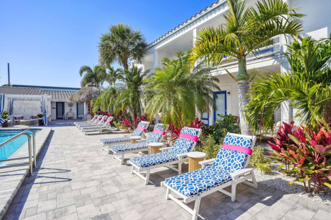 Salt Water Suites - #2 Florida Suite 4