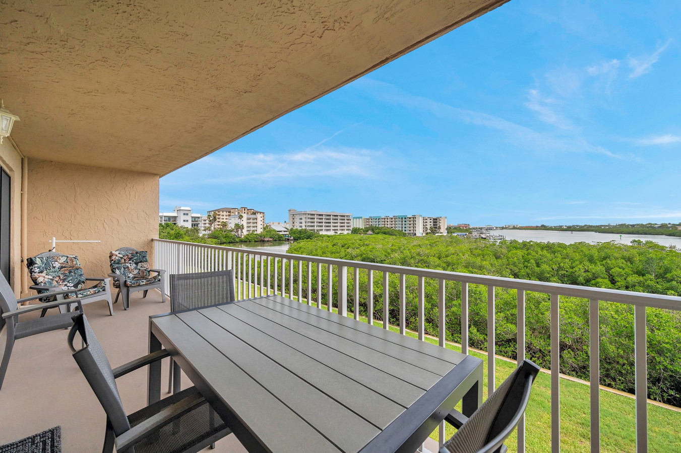 Bayshore Yacht and Tennis Club #306