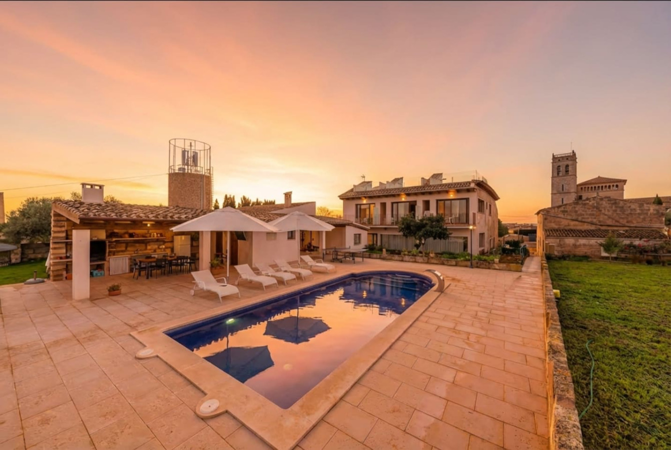 Luxe Mansion | Best Sunset View | Pool | BBQ | Gym