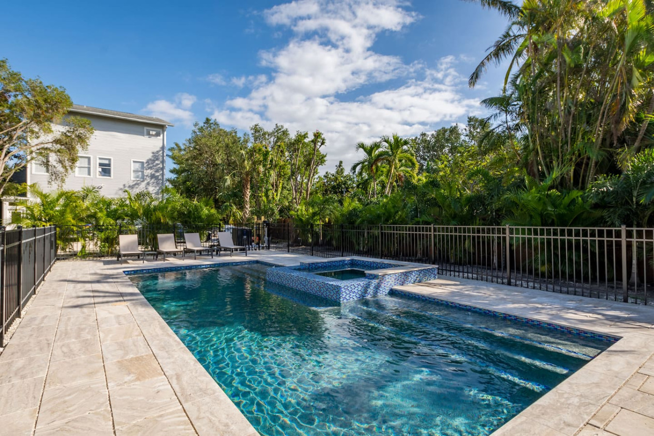 Pool, Spa, Mini Golf, Games, Beach, sleeps 6