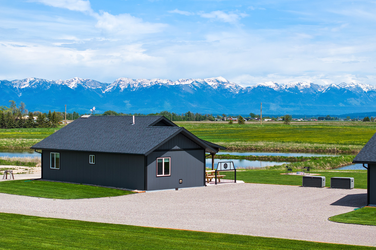 NEW! Hand Crafted Cabin w/ Mnt and Wildlife Views