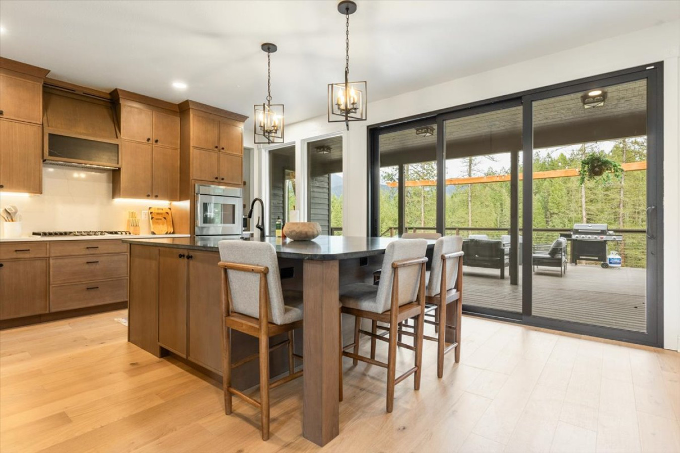 Featured Property Spacious Home With Pristine Mountain Views