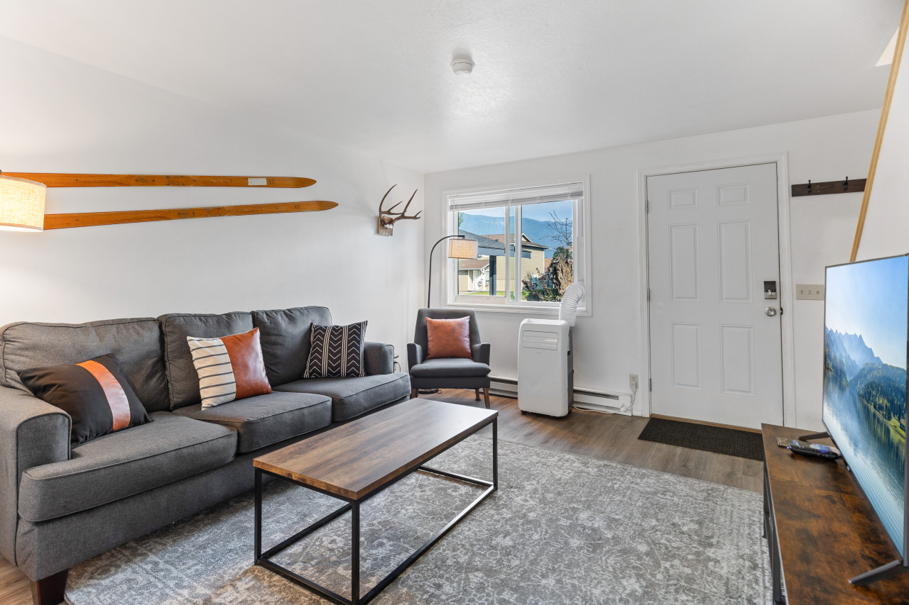 NEW! Central Condo Minutes To The Gates Of Glacier