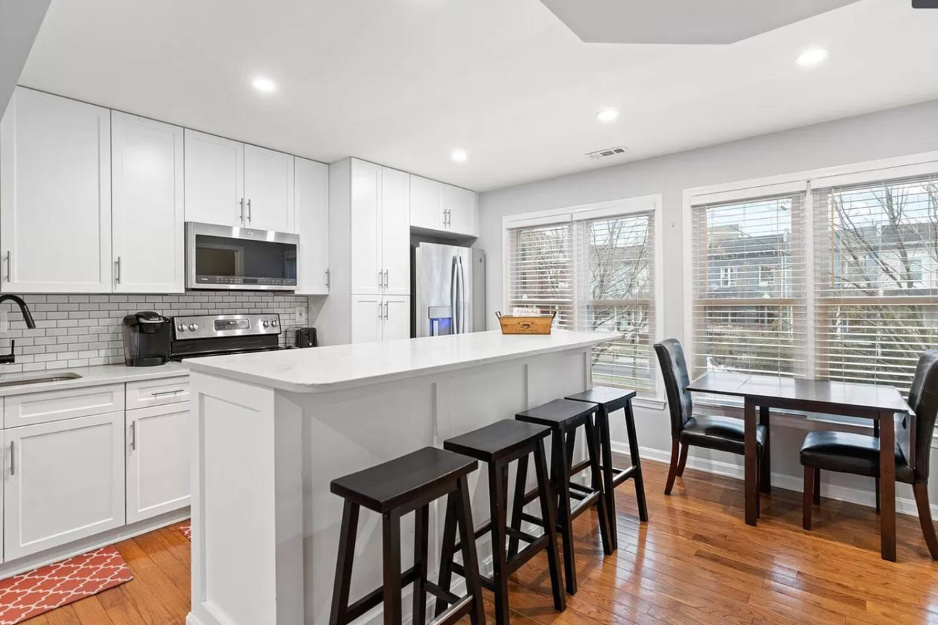 Charming Townhouse With Free Parking - Inviting Urban Retreat - Washington D.C., DC