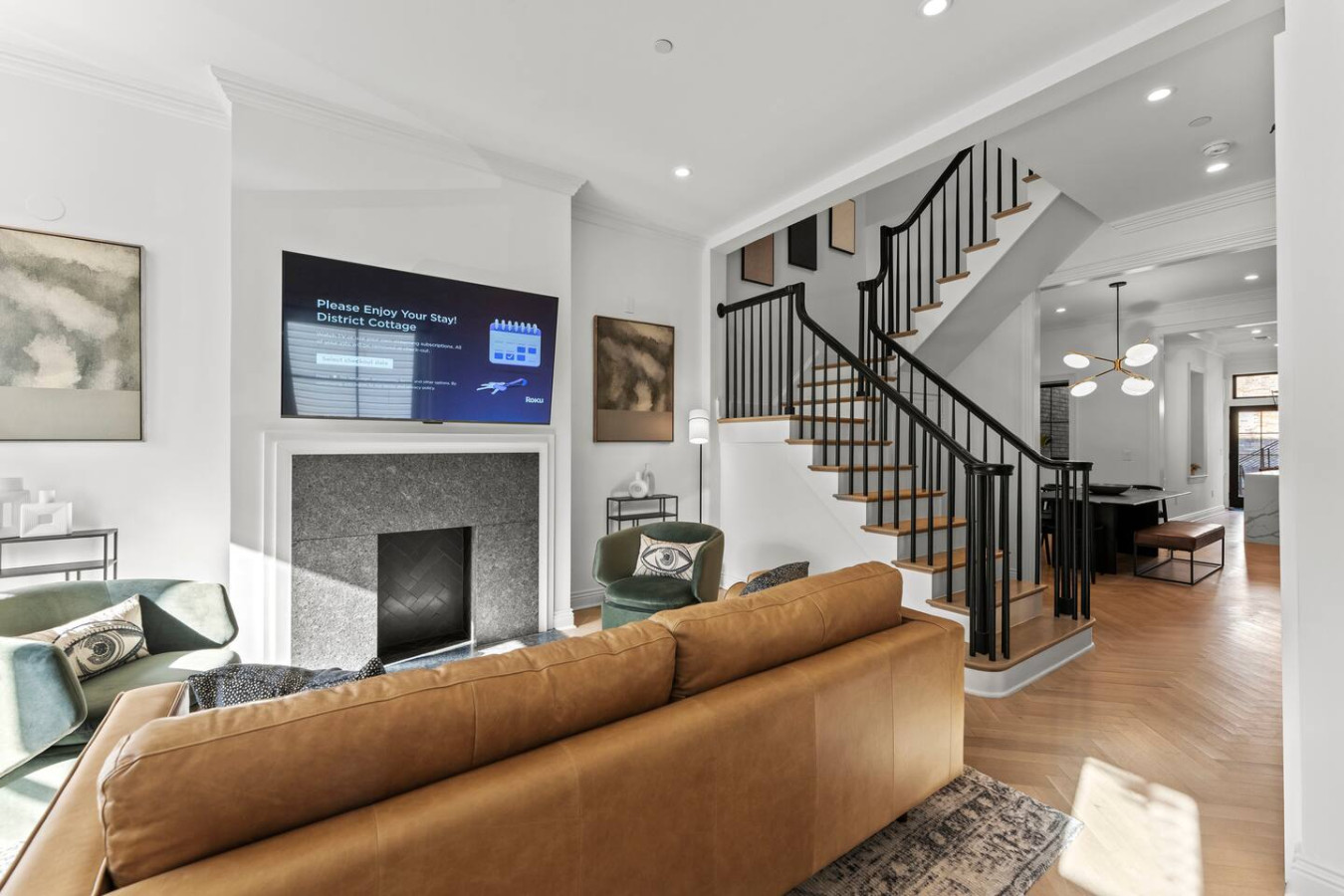 Charming Townhouse With Chef's Kitchen And Private Backyard - Elegant Retreat - Washington, D.C.