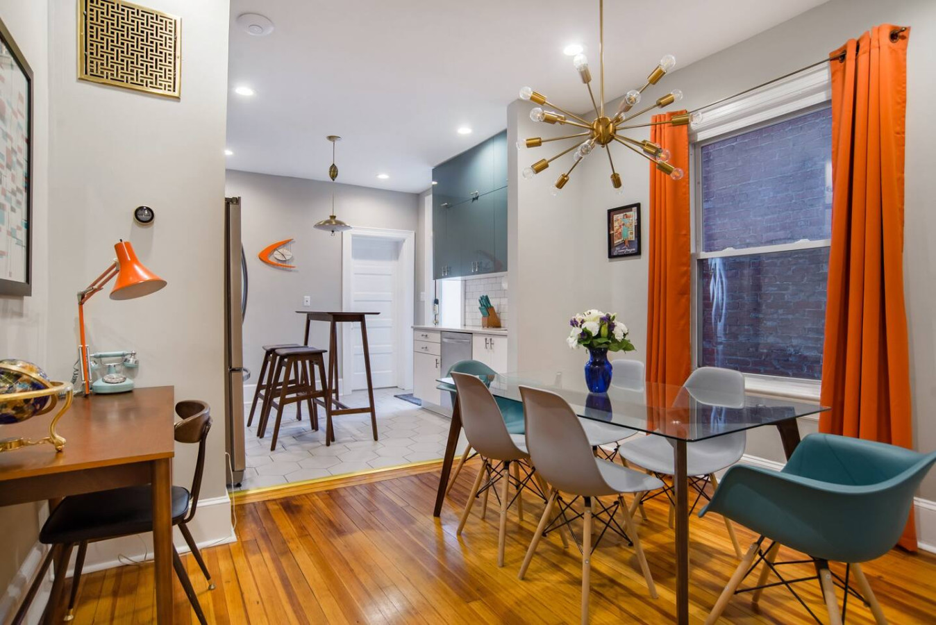 Spacious Townhome With Backyard Oasis - Charming Urban Sanctuary - Washington, DC