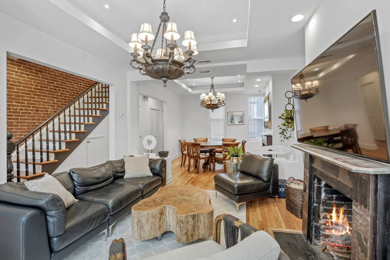 Charming Rowhome With Private Deck And Gourmet Kitchen - Exquisite Haven - Washington, D.C., DC