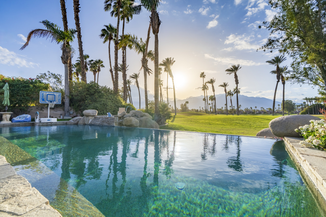 Bachi’s Palm Springs Paradise w/ pool, spa & golf cart  – STUNNING VIEWS!