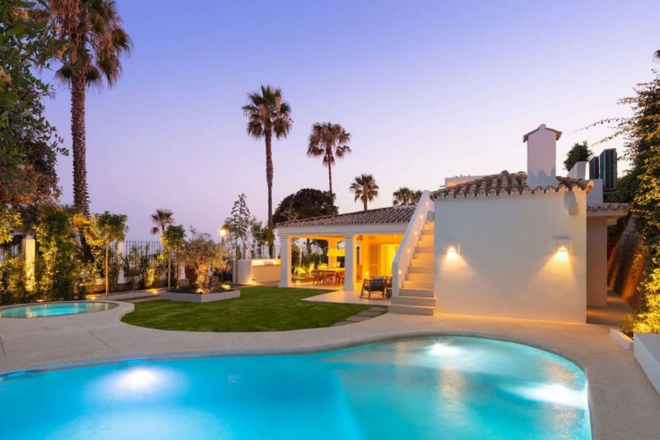 Beachfront Luxury Villa in the Golden Mile