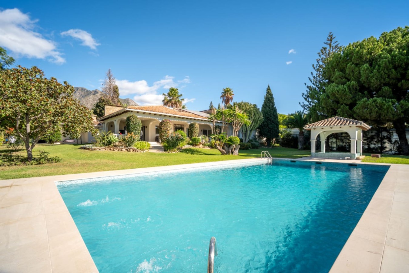 Luxury Marbella Villa 5BR Pool & Sea Views