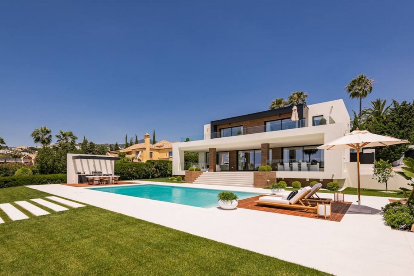 Luxury villa in the Golf Valley with Cinema