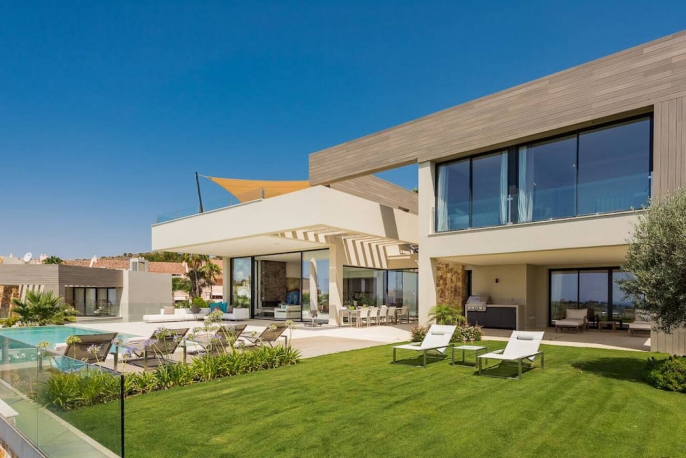 Luxury Villa with Sea views. Cinema. 5 Bedrooms