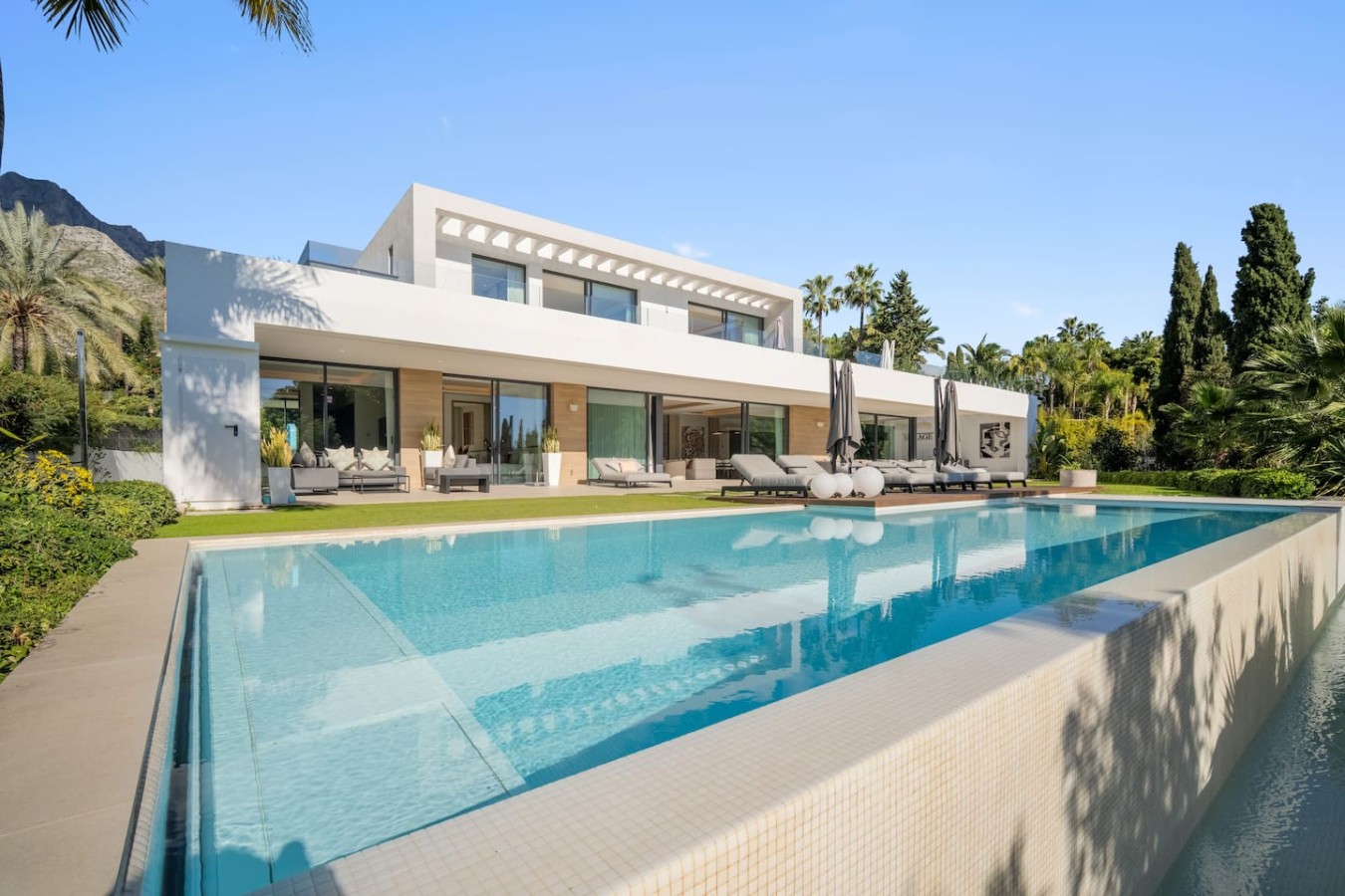 Sierra Blanca 8BR Villa, Sea Views, Pool & Gym
