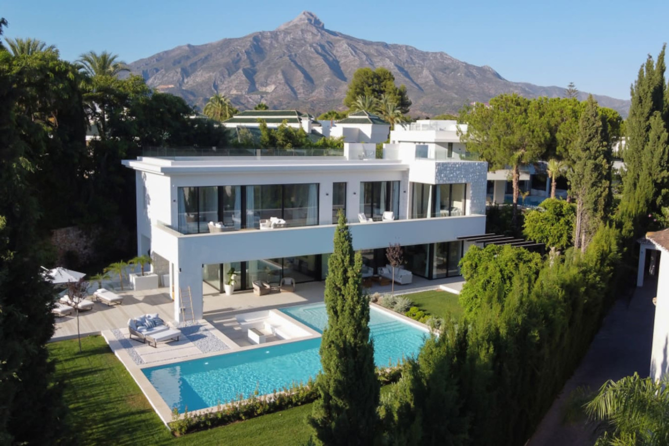 Luxury Villa with Private Pool and Cinema