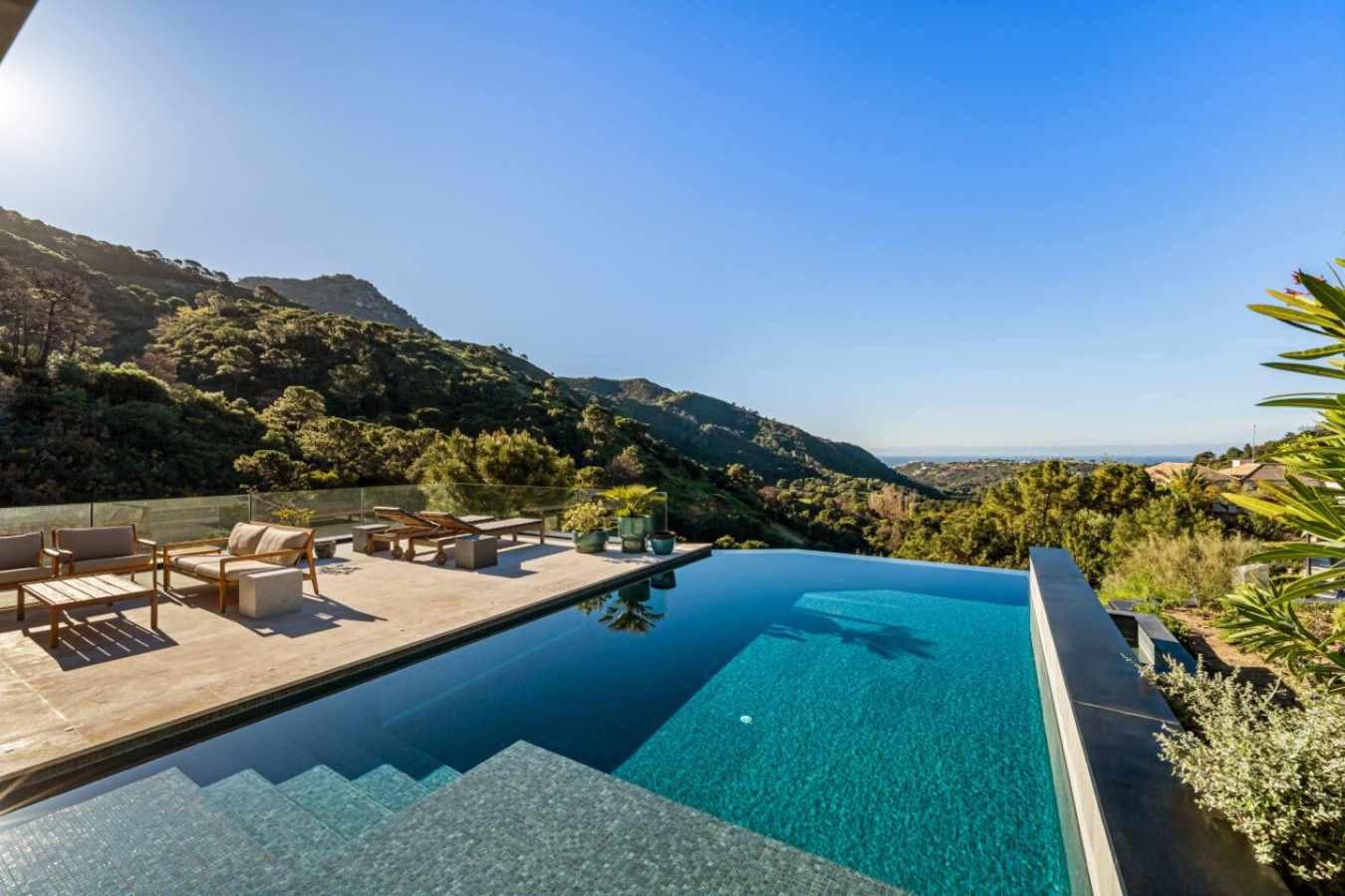 Monte Mayor, Infinity Pool, Nordic Minimalism