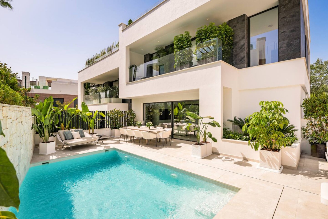 Luxury Marbella Villa with Sea Views & Jacuzzi