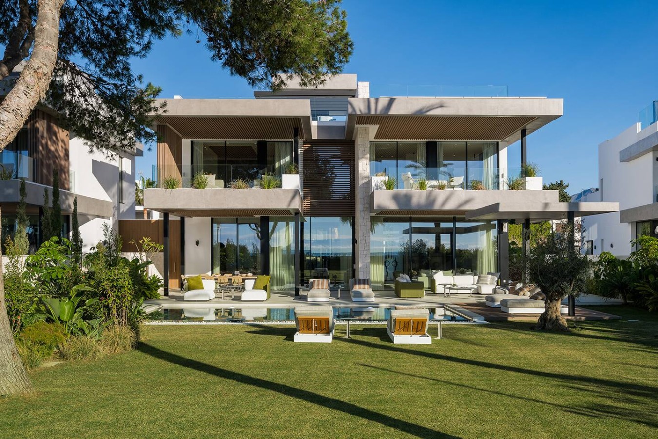 Casa Vilik: Beachfront, 5-Bed, Infinity Pool