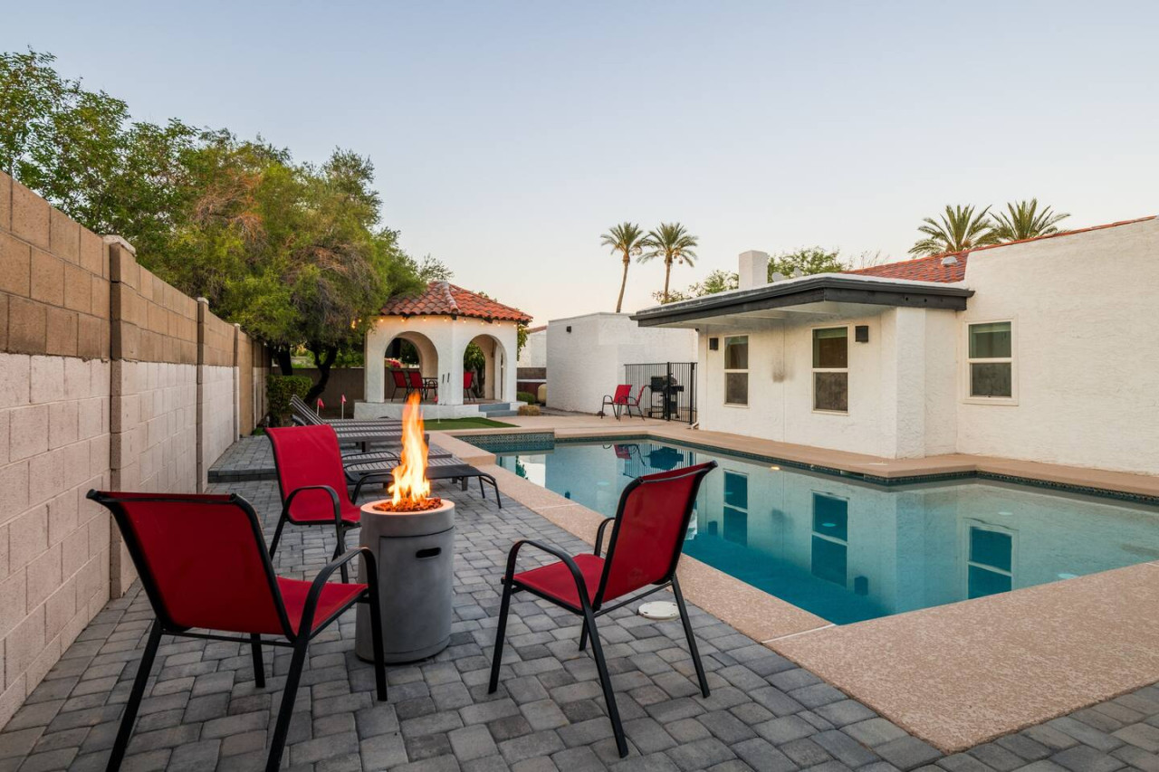 Moon Valley Manor in Phoenix, AZ