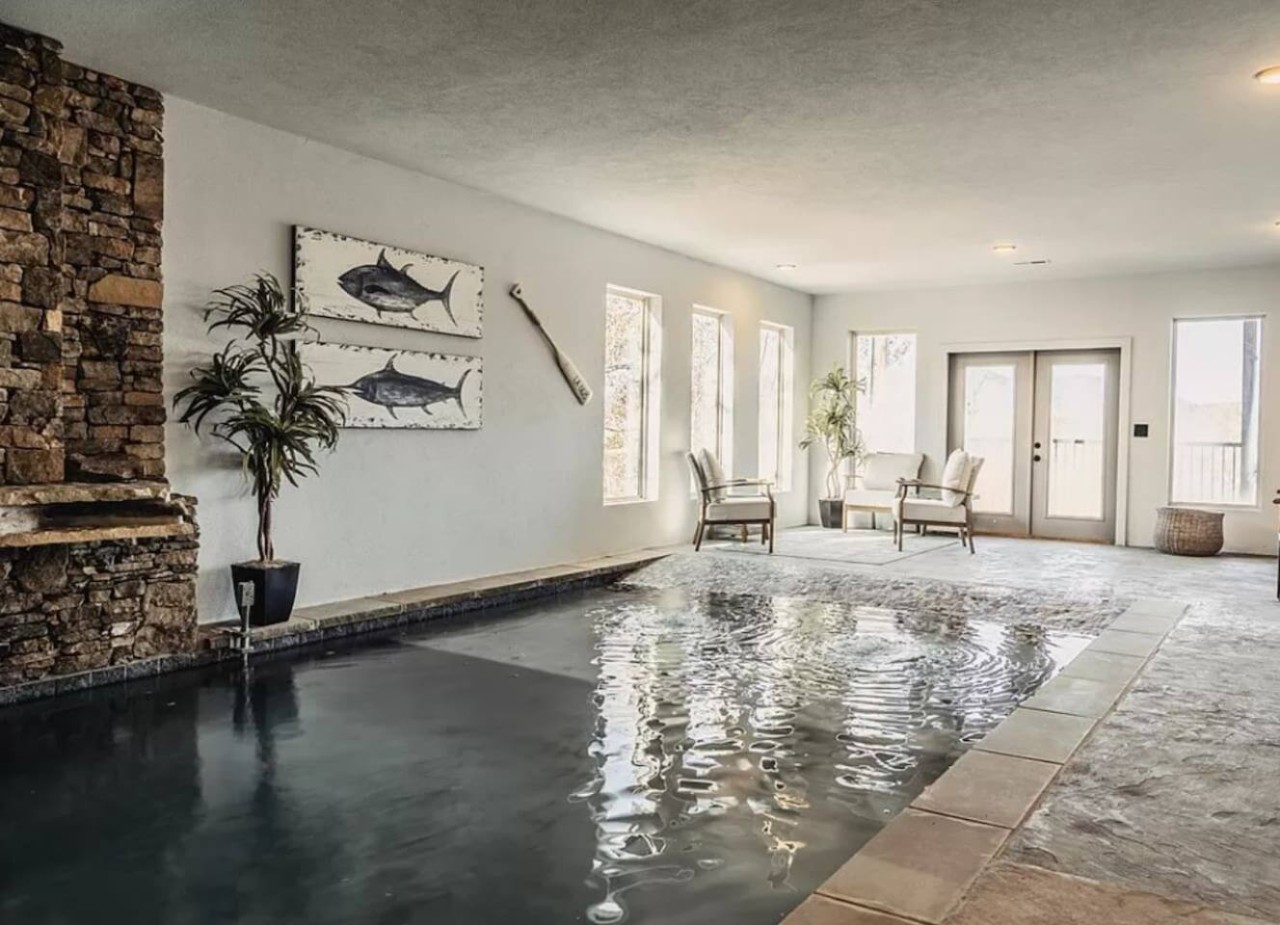 6BDR Cabin ~ Heated Pool l Arcade Games l Theater