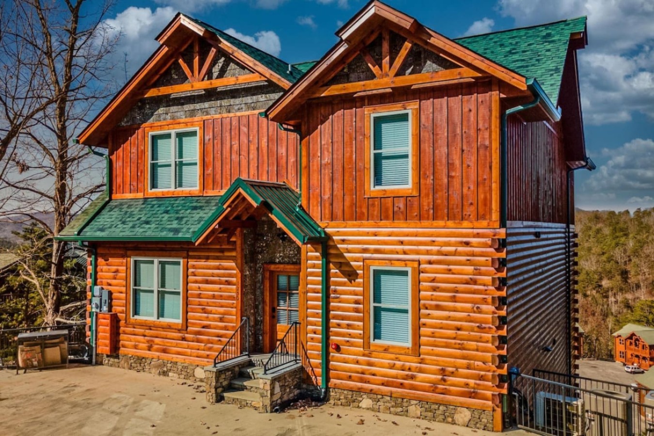 6BDR Cabin ~ Heated Pool l Arcade Games l Theater