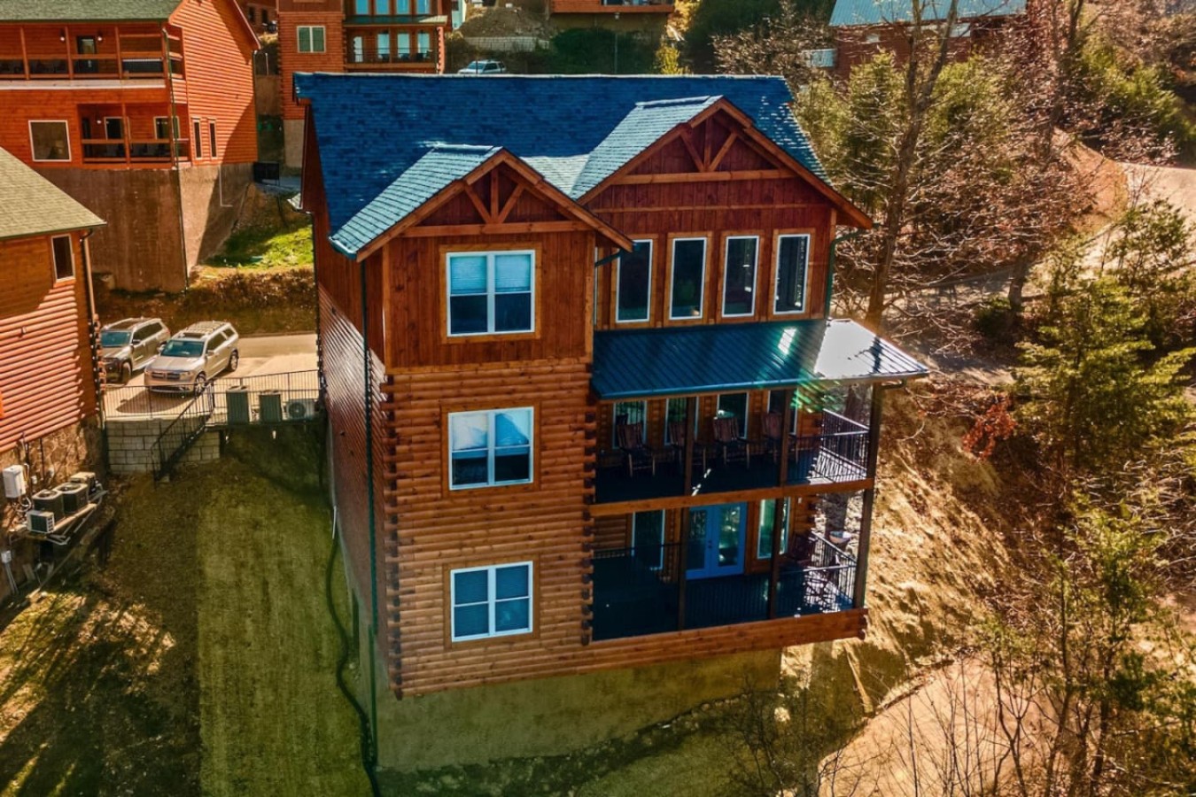 6BDR Cabin ~ Heated Pool l Arcade Games l Theater