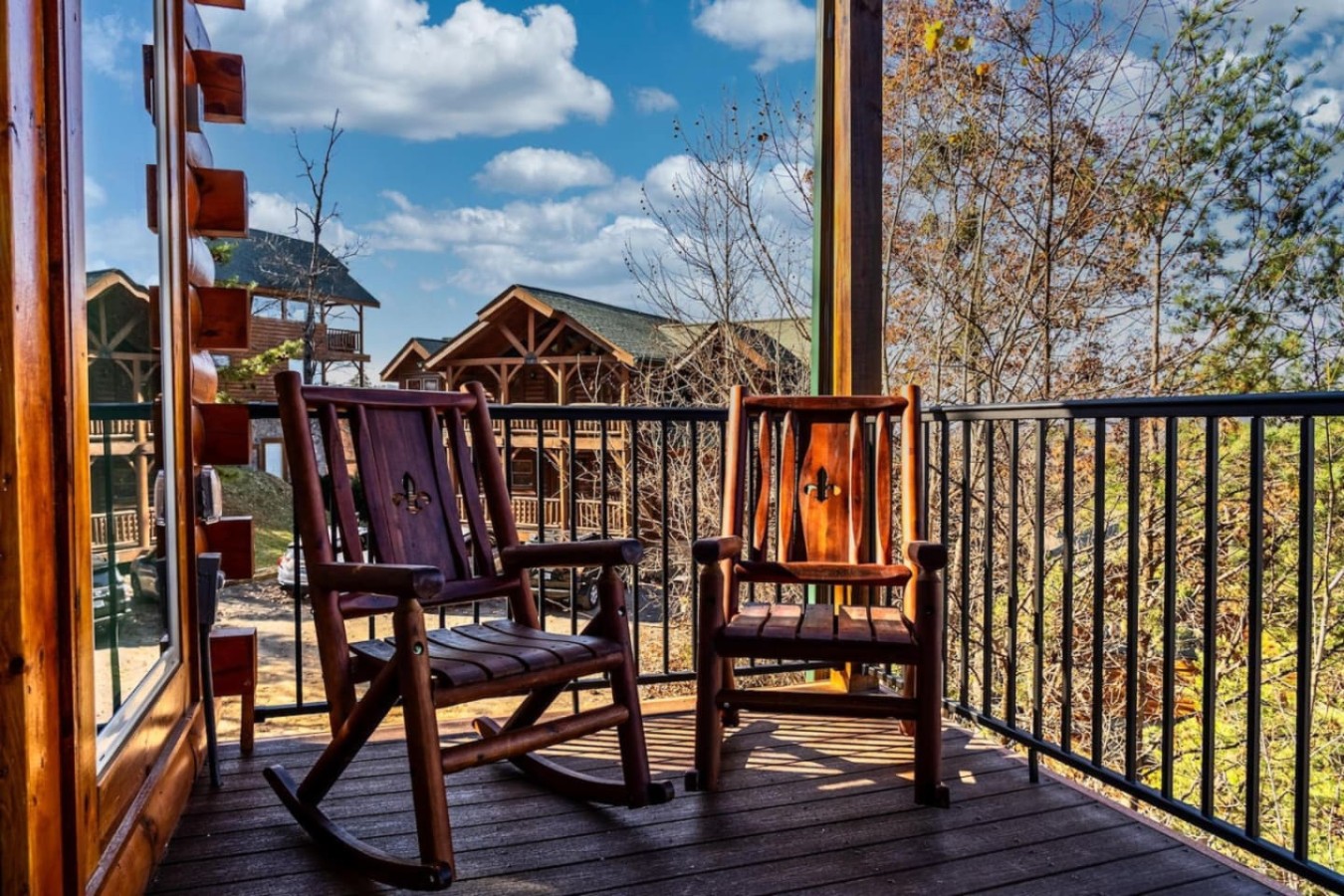 6BDR Cabin ~ Heated Pool l Arcade Games l Theater