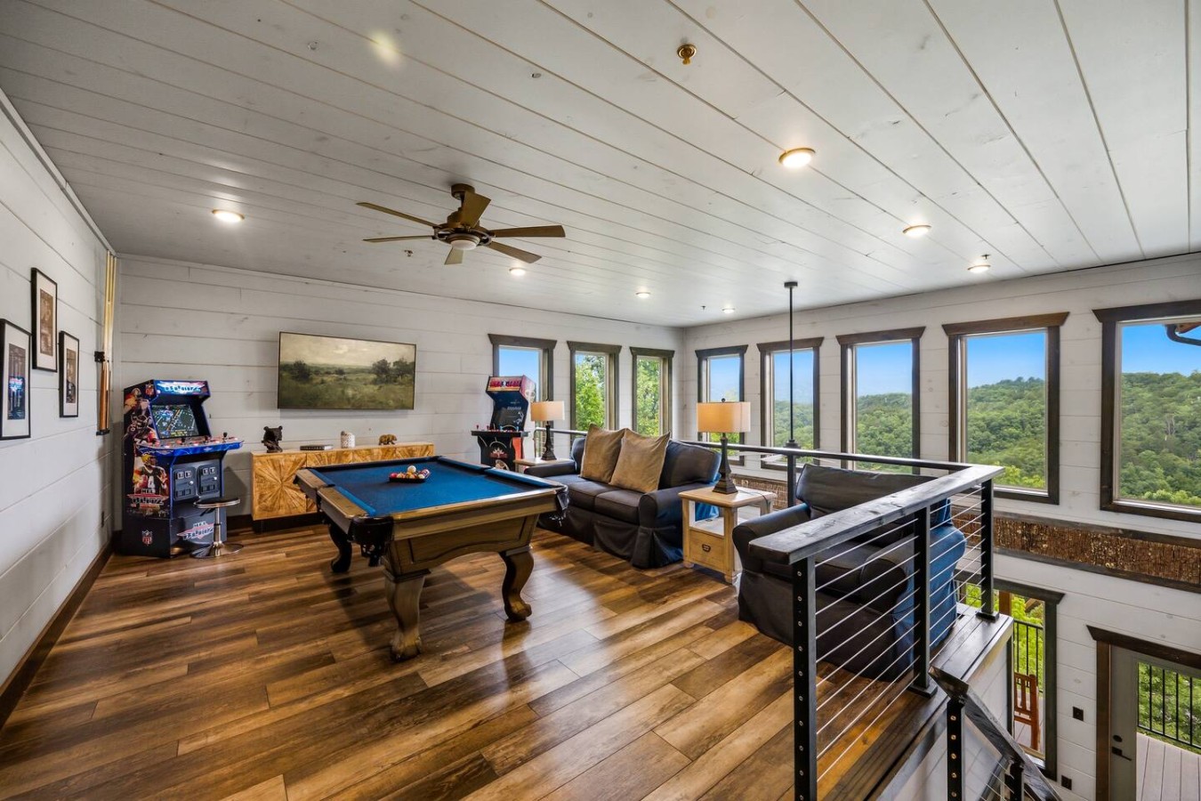 6BDR Cabin ~ Heated Pool l Arcade Games l Theater