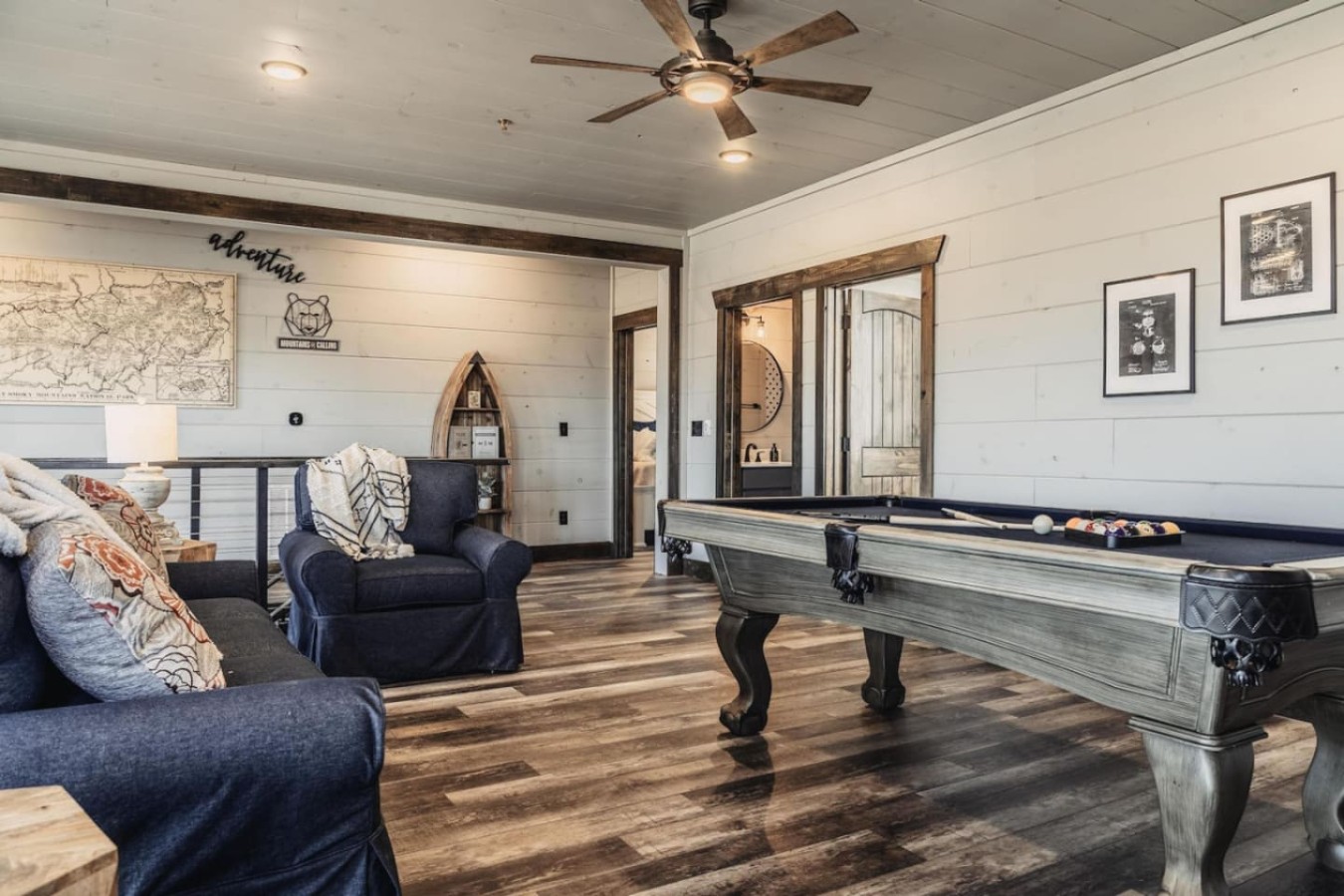6BDR Cabin ~ Heated Pool l Arcade Games l Theater