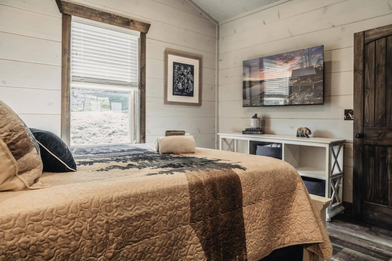 6BDR Cabin ~ Heated Pool l Arcade Games l Theater